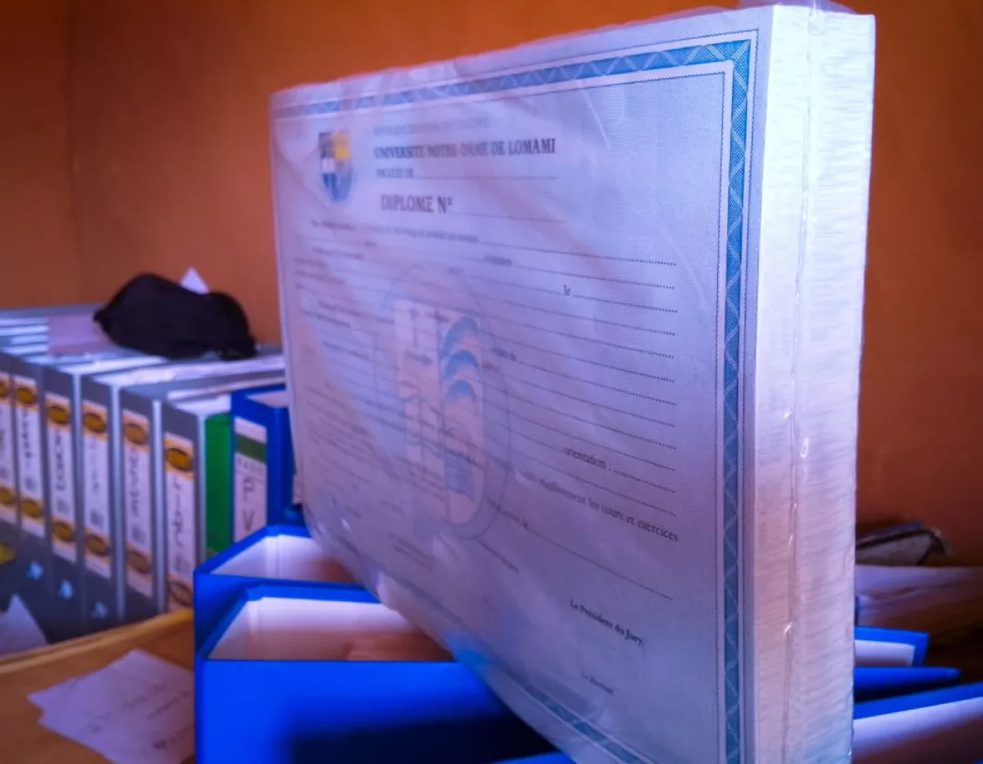 Lot de diplômes